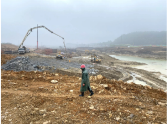 An extensive complex of apartments and town homes is being built across the street from Apple’s data center in Guiyang. Keith Bradsher/The New York Times 