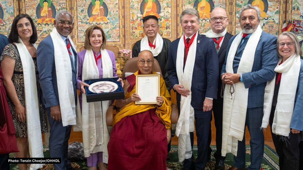 Washington Post: U.S. lawmakers support Dalai Lama amid questions over Tibet’s future