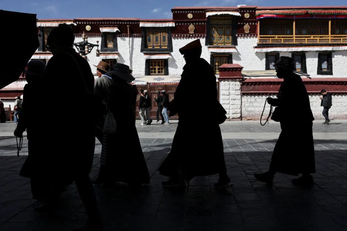 Foreign Affairs: “The Next Phase of China’s Minority Crackdown – Forced Assimilation Is Now the Law” By James Leibold and Tenzin Dorjee Foreign Affairs: “The Next Phase of China’s Minority Crackdown – Forced Assimilation Is Now the Law” By James Leibold and Tenzin Dorjee